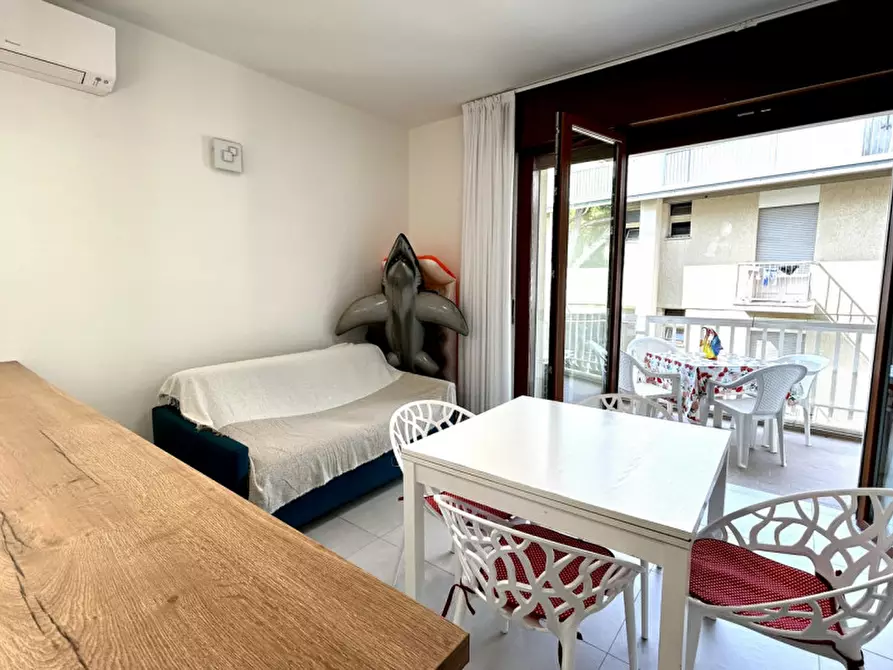 Immagine 5 di Appartamento in vendita  in Via Altinate 7° accesso al mare n.2 a Jesolo