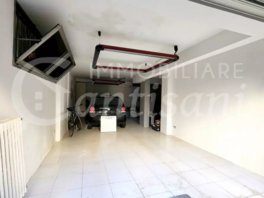 Immagine 1 di Garage in vendita  in via Giovanni fabbroni a Firenze