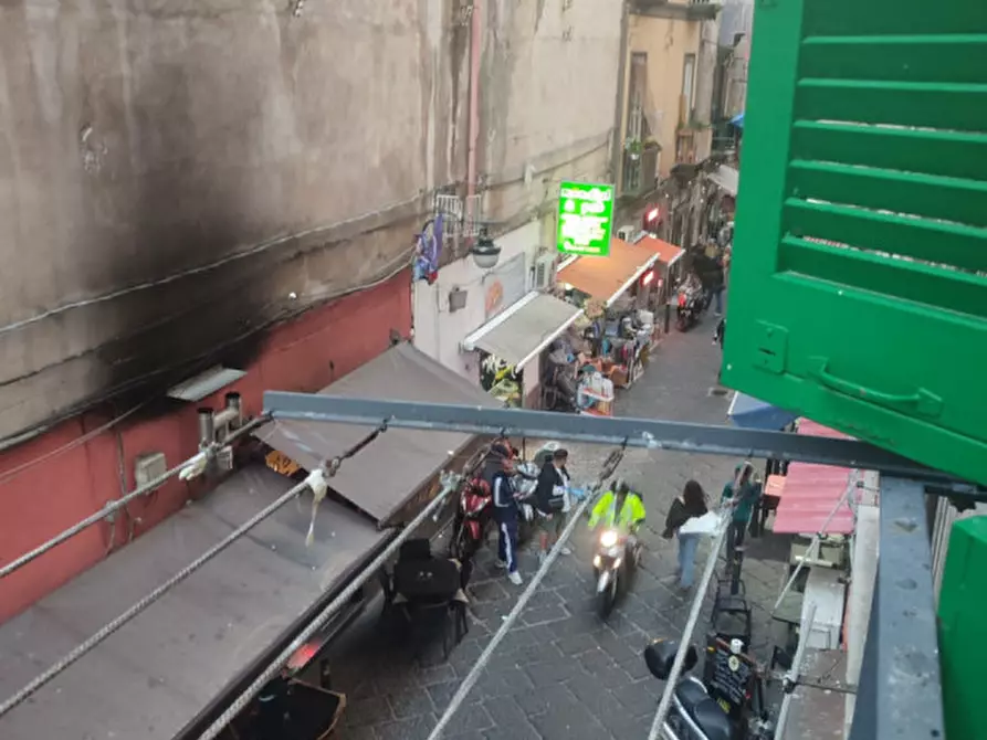 Immagine 19 di Appartamento in affitto  in vico rosario di palazzo a Napoli