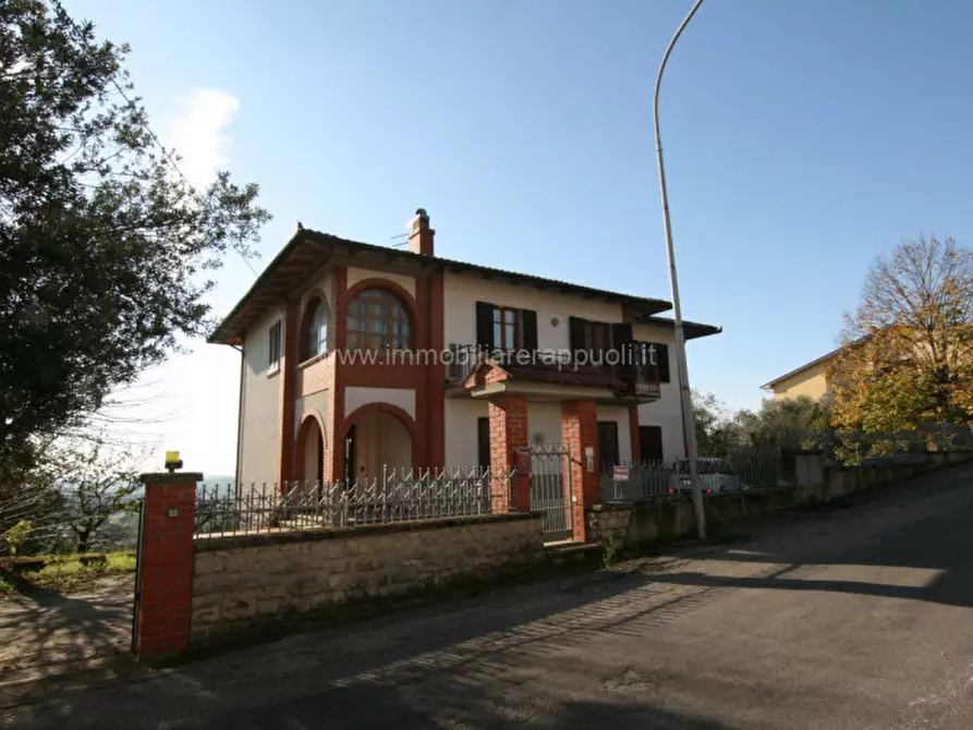 Immagine 1 di Casa indipendente in vendita  a Lucignano