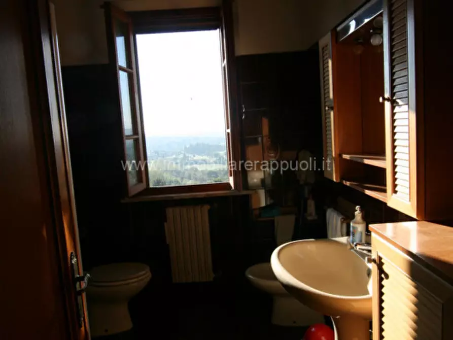 Immagine 10 di Casa indipendente in vendita  a Lucignano