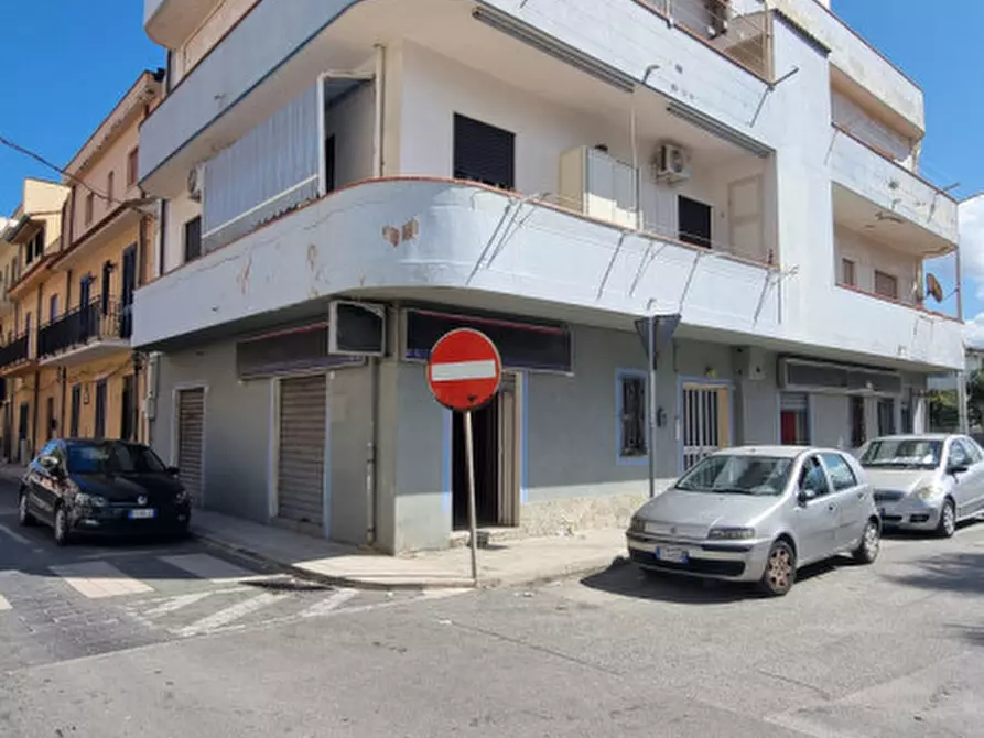 Immagine 4 di Negozio in vendita  in VIA CALDERA a Barcellona Pozzo Di Gotto