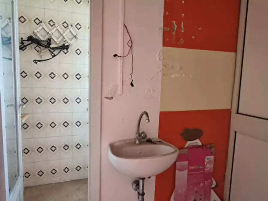 Immagine 10 di Negozio in vendita  in VIA CALDERA a Barcellona Pozzo Di Gotto