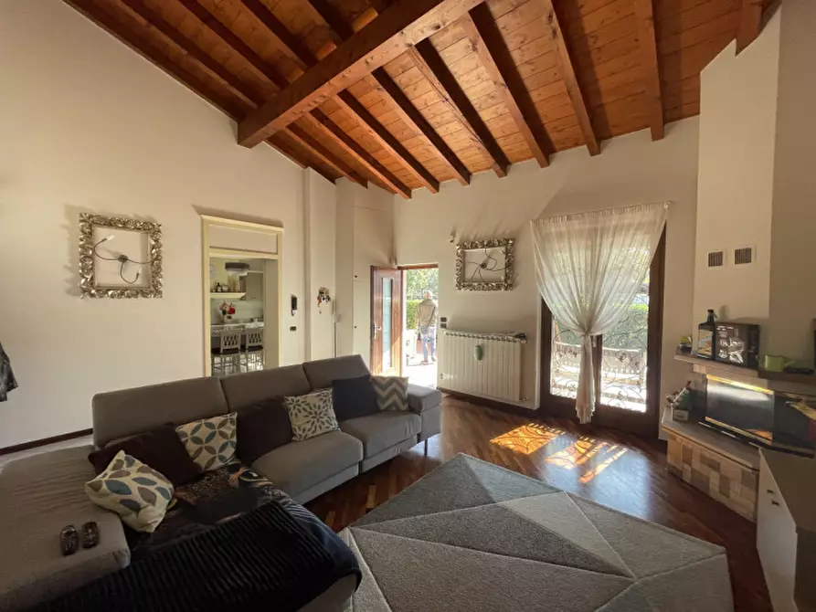 Immagine 3 di Villa in vendita  in via strada dei quarti 41 a Calcinato