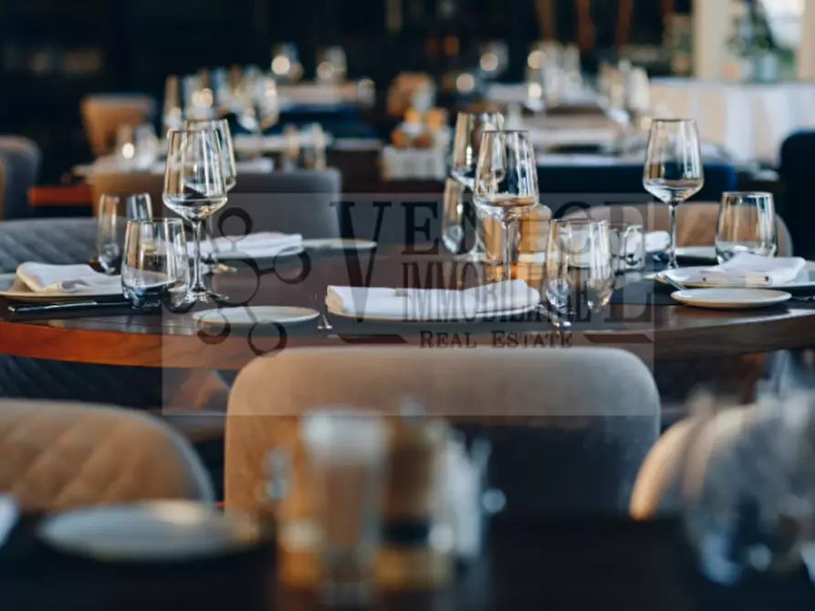 Immagine 1 di Attività commerciale in vendita  a Noale