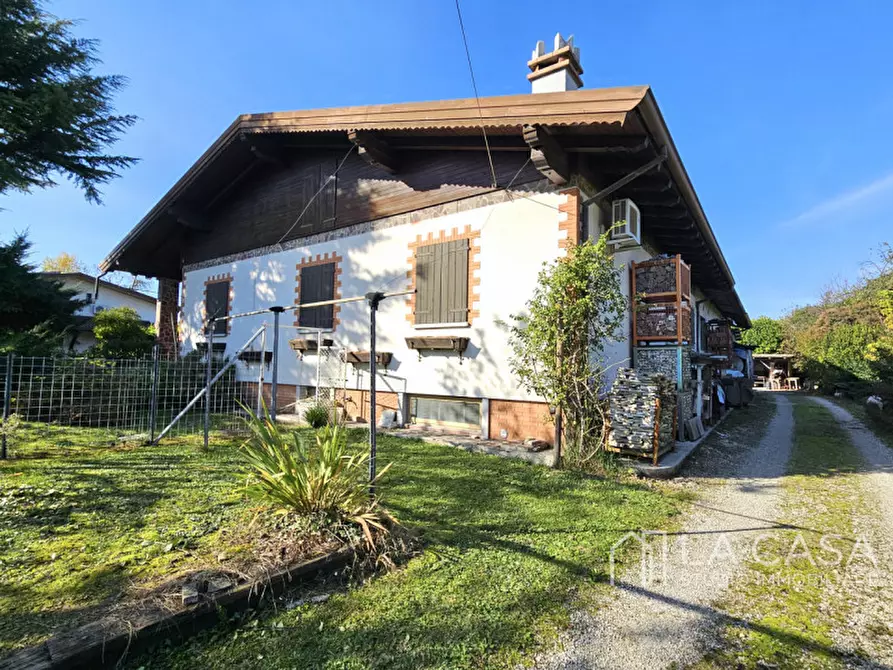 Immagine 1 di Villa in vendita  in Via Mazzini,7 a Valvasone Arzene
