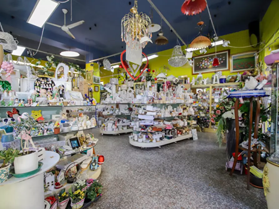 Immagine 7 di Negozio in vendita  in via gianni micheletto 2 a Feletto