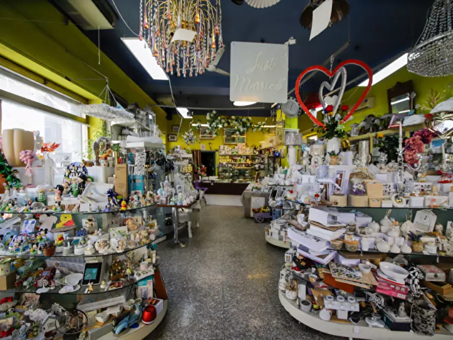 Immagine 11 di Negozio in vendita  in via gianni micheletto 2 a Feletto