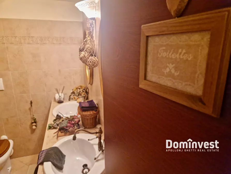 Immagine 31 di Villa in vendita  in Via Vicovaro a Guidonia Montecelio