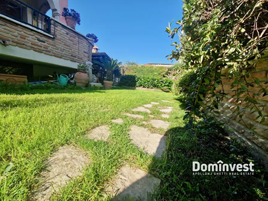 Immagine 38 di Villa in vendita  in Via Vicovaro a Guidonia Montecelio