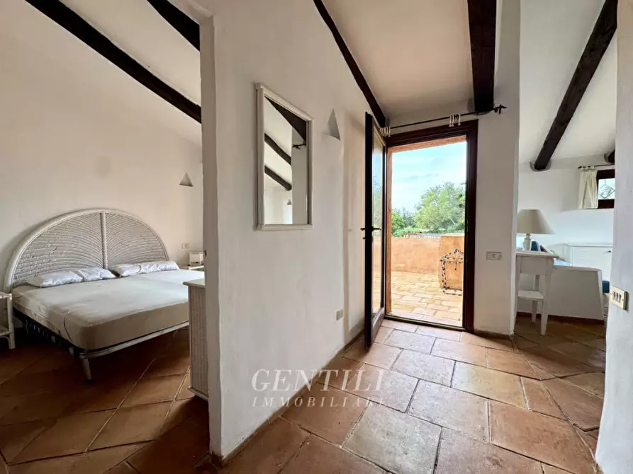 Immagine 21 di Appartamento in vendita  a Arzachena