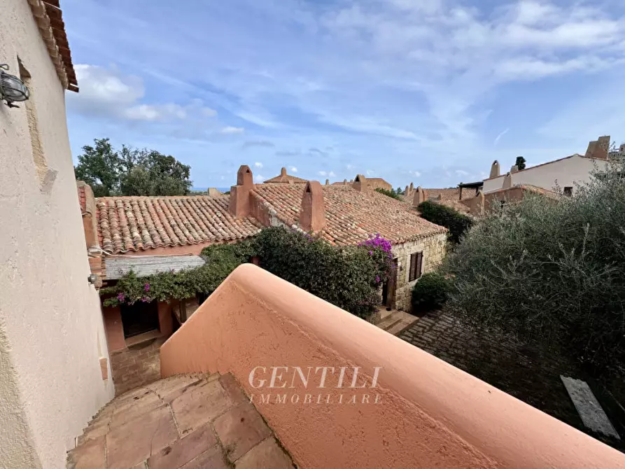 Immagine 30 di Appartamento in vendita  a Arzachena