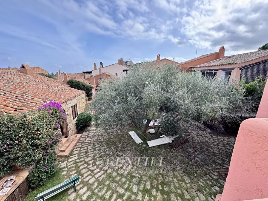 Immagine 31 di Appartamento in vendita  a Arzachena