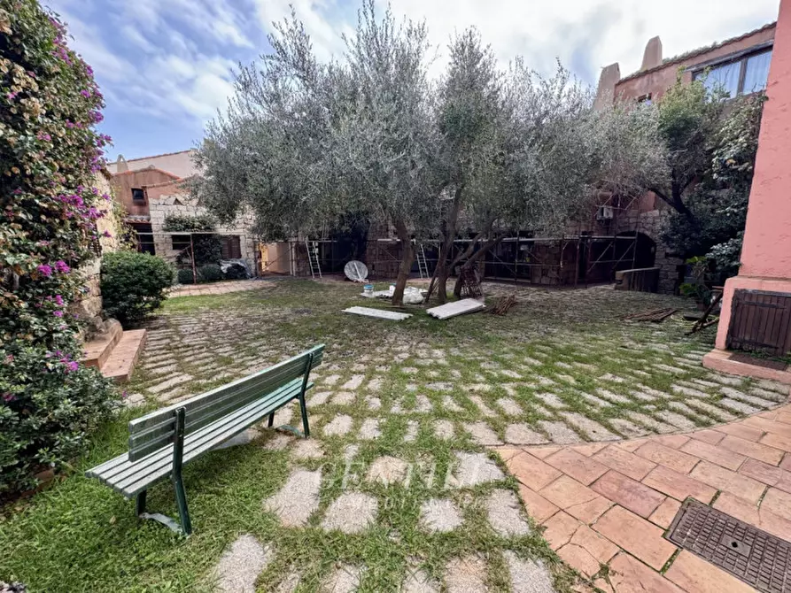 Immagine 32 di Appartamento in vendita  a Arzachena