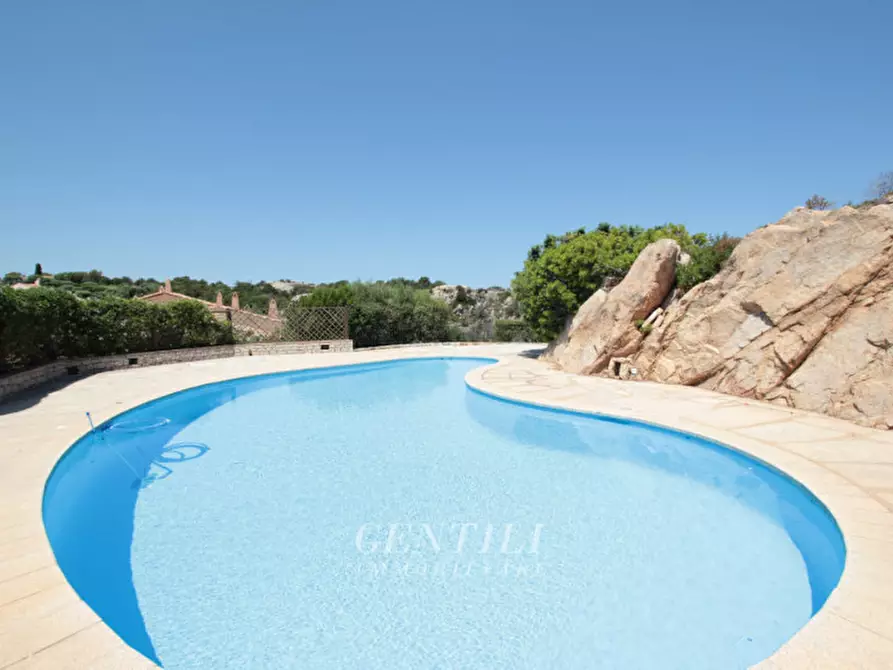 Immagine 36 di Appartamento in vendita  a Arzachena