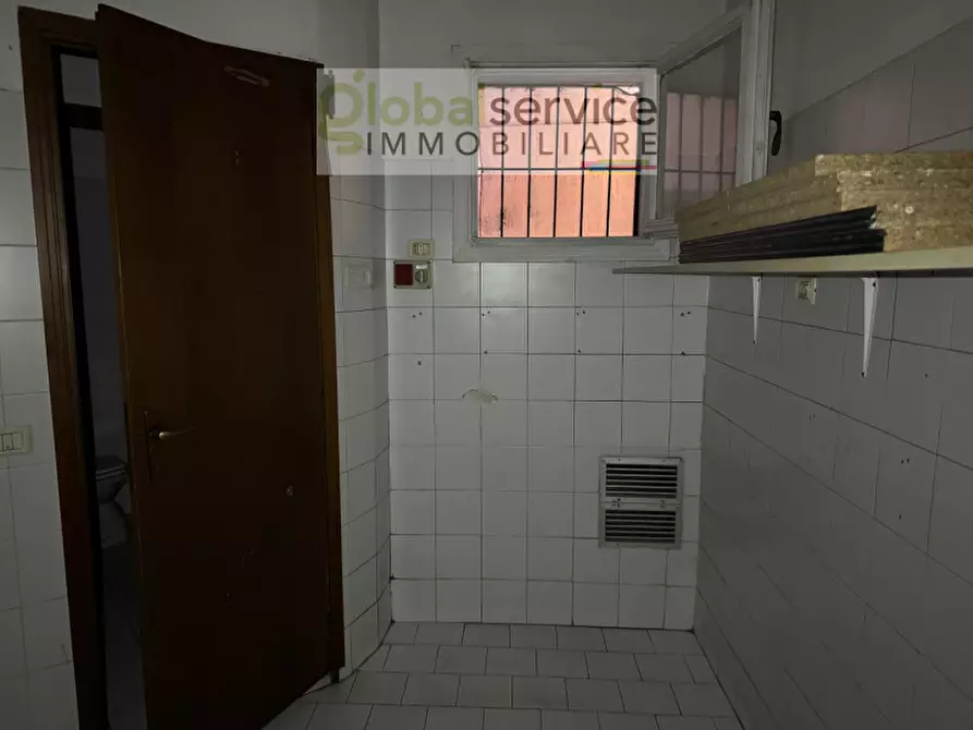 Immagine 8 di Negozio in vendita  in via dante a Brescia