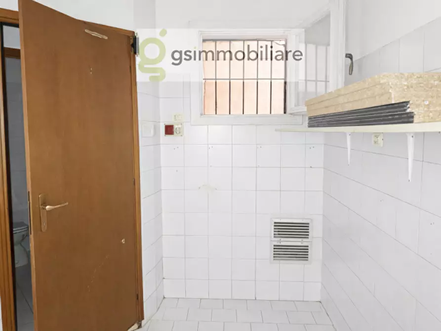 Immagine 9 di Negozio in vendita  in via dante a Brescia