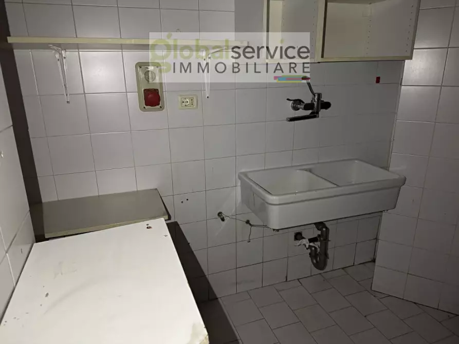 Immagine 9 di Negozio in vendita  in via dante a Brescia