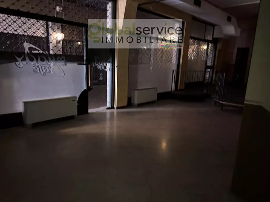 Immagine 15 di Negozio in vendita  in via dante a Brescia