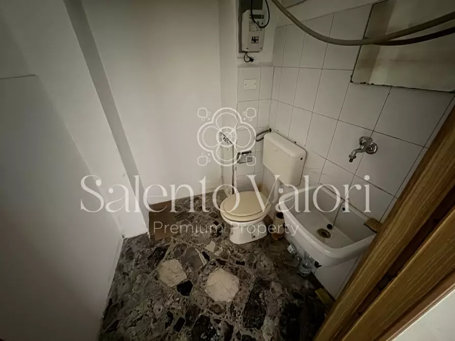 Immagine 16 di Negozio in affitto  in Via Padre Serafino 12 a Parabita