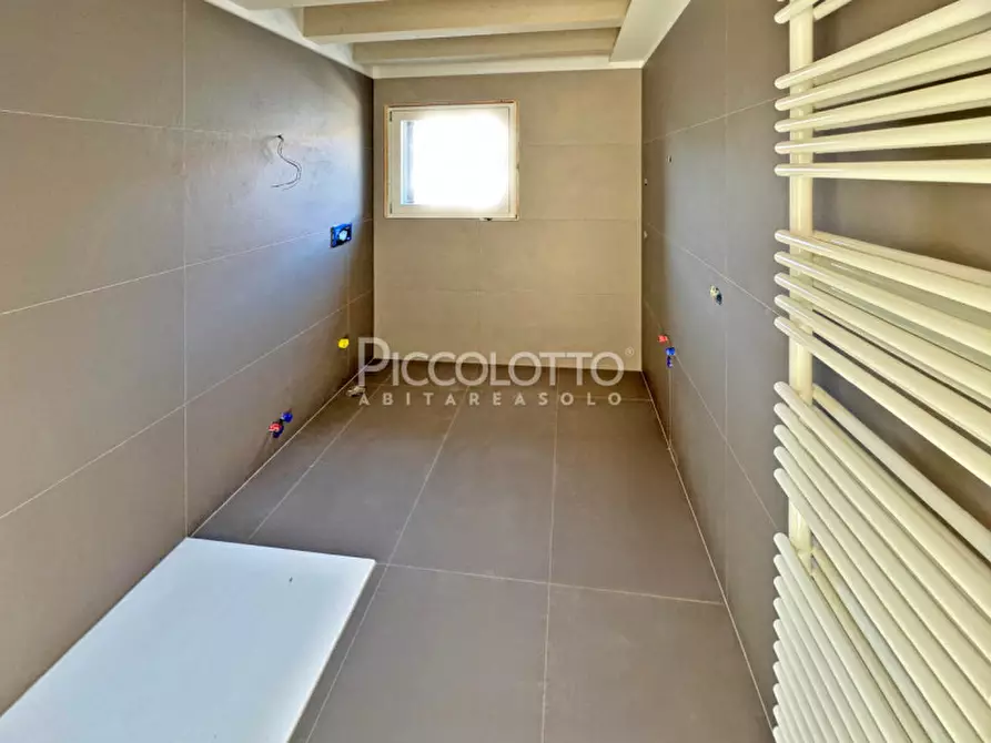 Immagine 12 di Appartamento in vendita  in via Papa Giovanni XXIII a Castelcucco