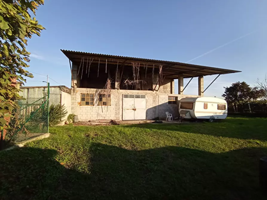Immagine 2 di Magazzino in vendita  in Via Valbona a Soave