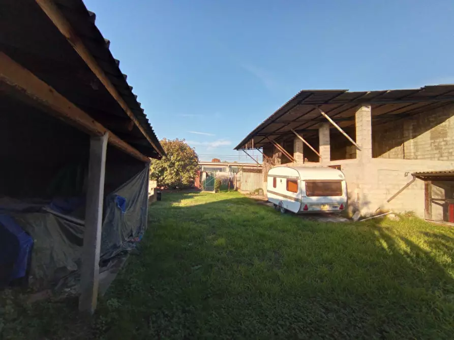 Immagine 3 di Magazzino in vendita  in Via Valbona a Soave