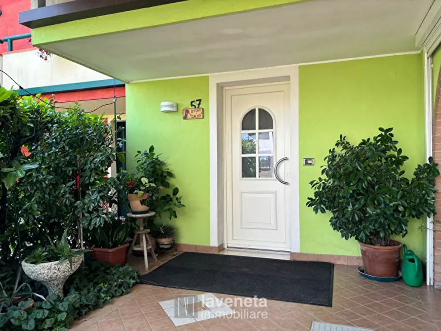 Immagine 1 di Casa bifamiliare in vendita  in via tintoretto a Eraclea