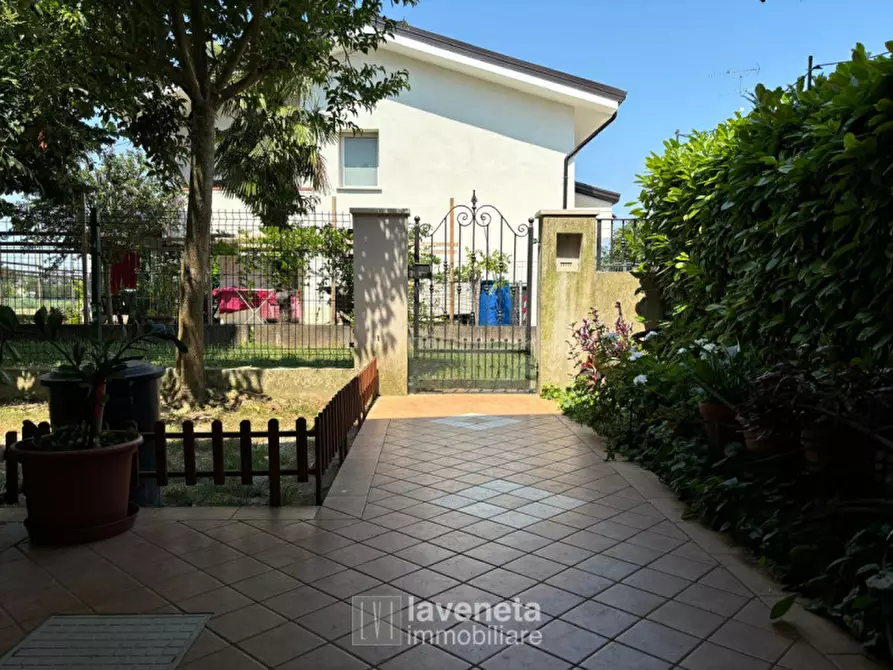 Immagine 27 di Casa bifamiliare in vendita  in via tintoretto a Eraclea