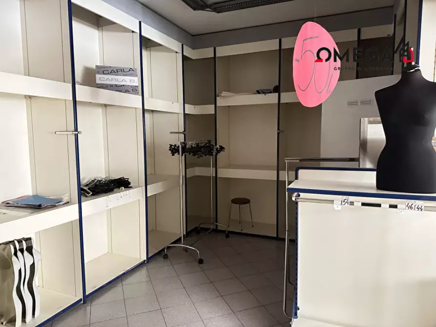 Immagine 8 di Negozio in vendita  in Via Ponziana, 3 a Trieste