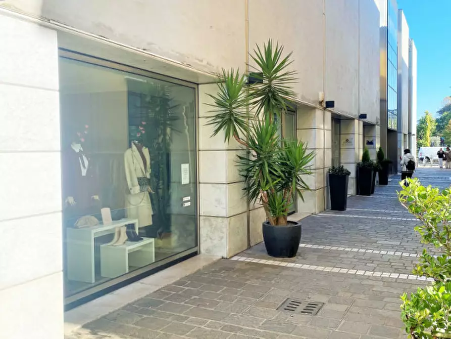 Immagine 3 di Negozio in affitto  in via San Pio X 34/a a Castelfranco Veneto