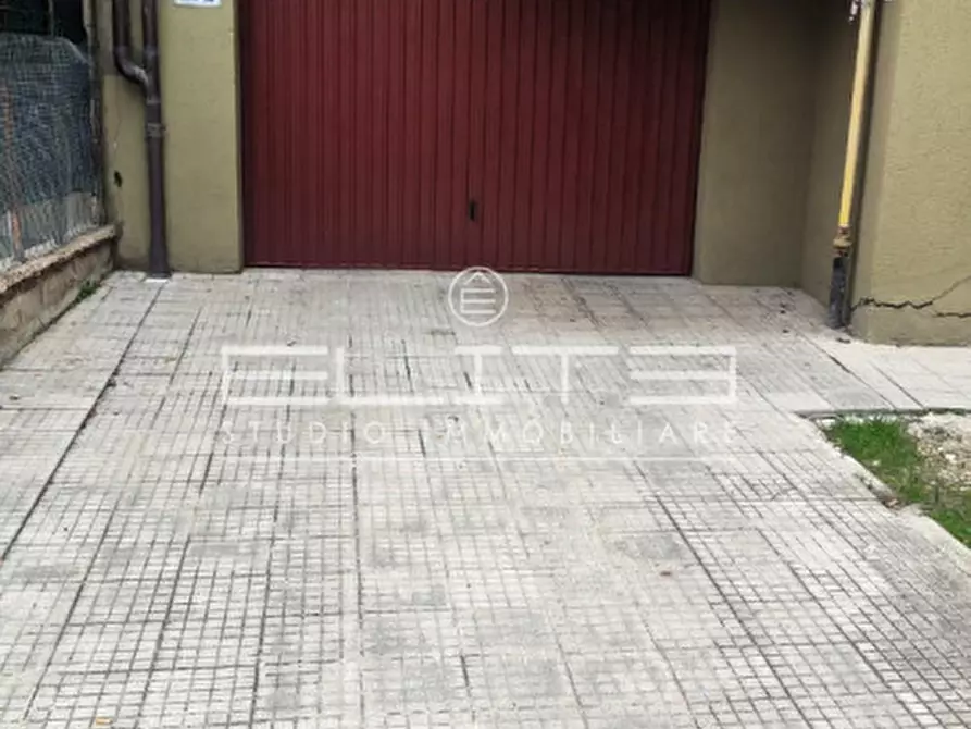 Immagine 15 di Appartamento in vendita  in Via Cingoli a Ancona