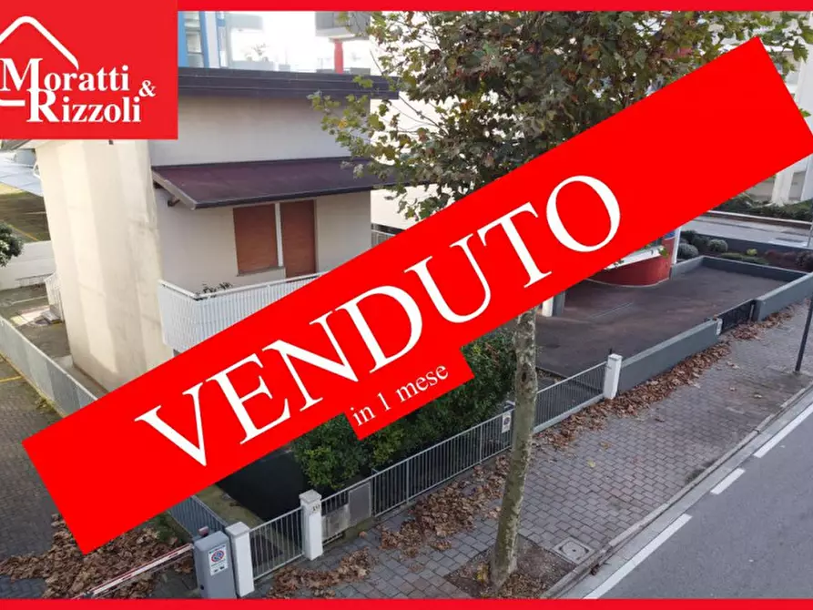 Immagine 1 di Appartamento in vendita  in Via dei Platani 39 a Lignano Sabbiadoro