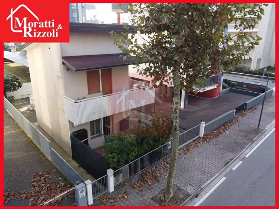 Immagine 1 di Appartamento in vendita  in Via dei Platani 39 a Lignano Sabbiadoro