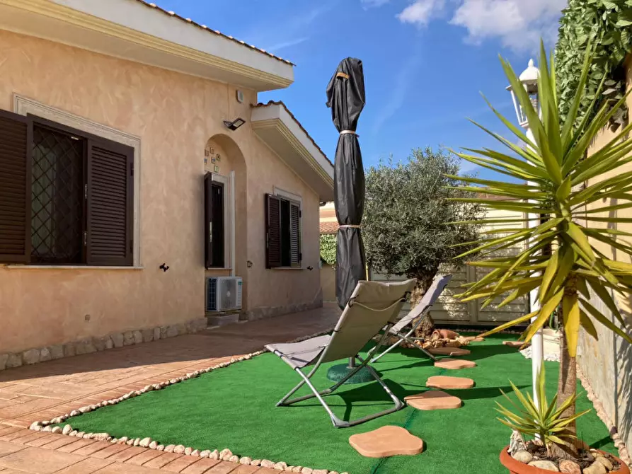 Immagine 1 di Casa bifamiliare in vendita  in VIA DELLA CANNUCCIA a Anzio