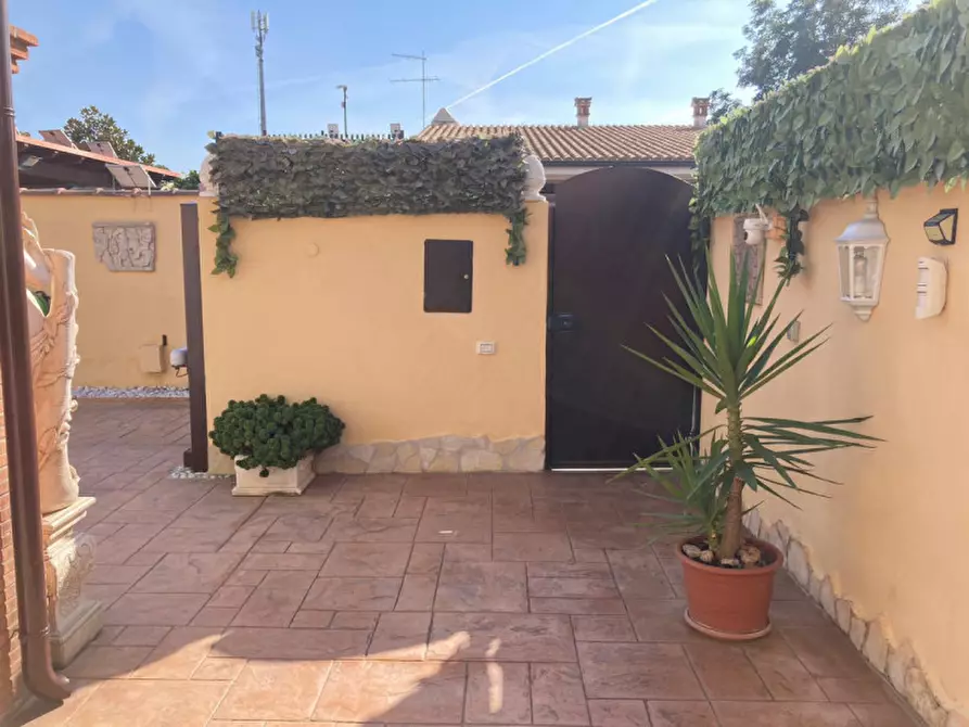 Immagine 7 di Casa bifamiliare in vendita  in VIA DELLA CANNUCCIA a Anzio