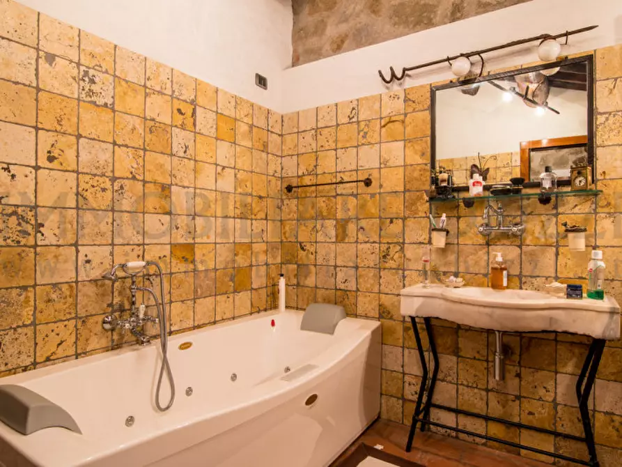 Immagine 21 di Rustico / casale in vendita  in Via Roma a Baone