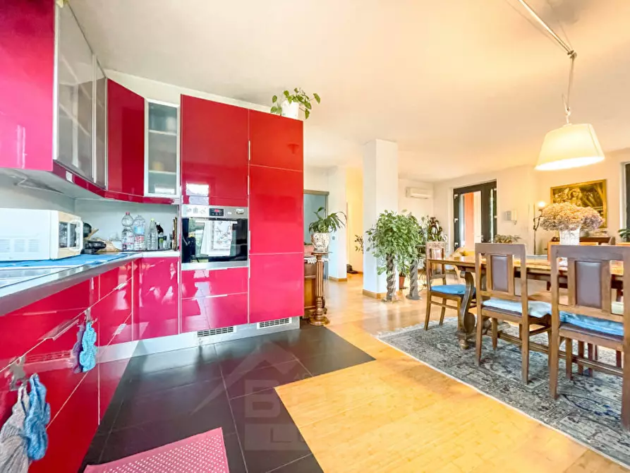 Immagine 3 di Villa in vendita  in Via Luigi Cadorna n.7 a Lesa