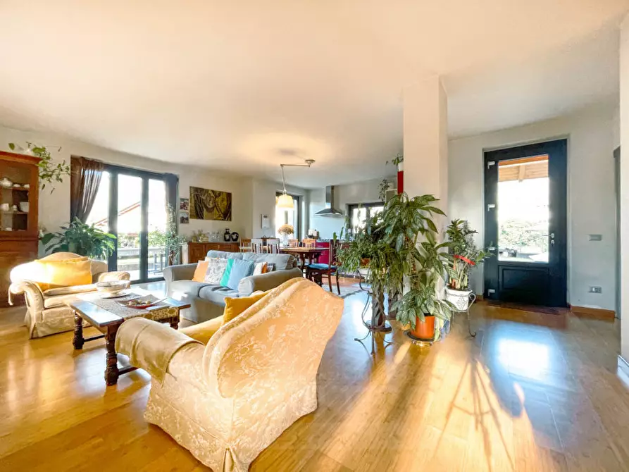 Immagine 4 di Villa in vendita  in Via Luigi Cadorna n.7 a Lesa