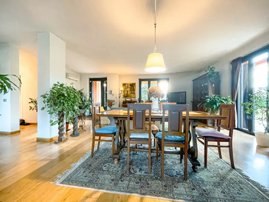 Immagine 9 di Villa in vendita  in Via Luigi Cadorna n.7 a Lesa