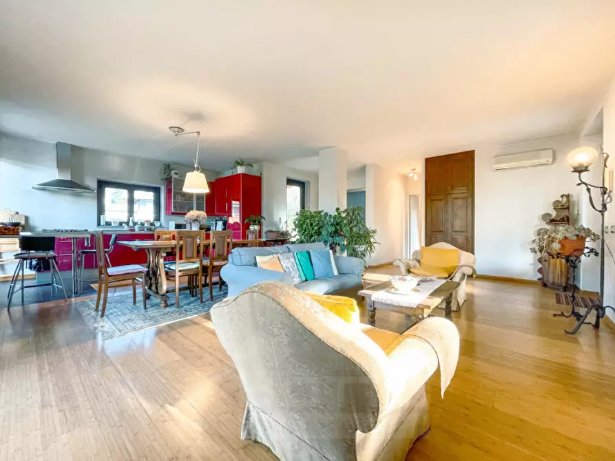 Immagine 10 di Villa in vendita  in Via Luigi Cadorna n.7 a Lesa