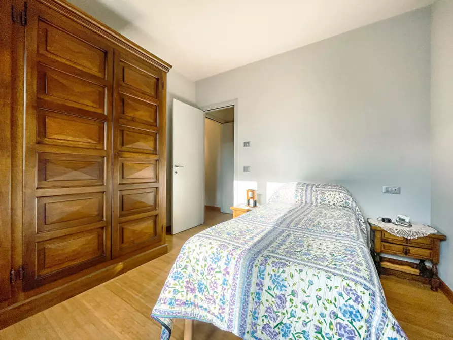 Immagine 14 di Villa in vendita  in Via Luigi Cadorna n.7 a Lesa