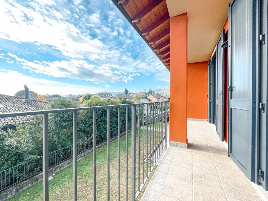 Immagine 22 di Villa in vendita  in Via Luigi Cadorna n.7 a Lesa