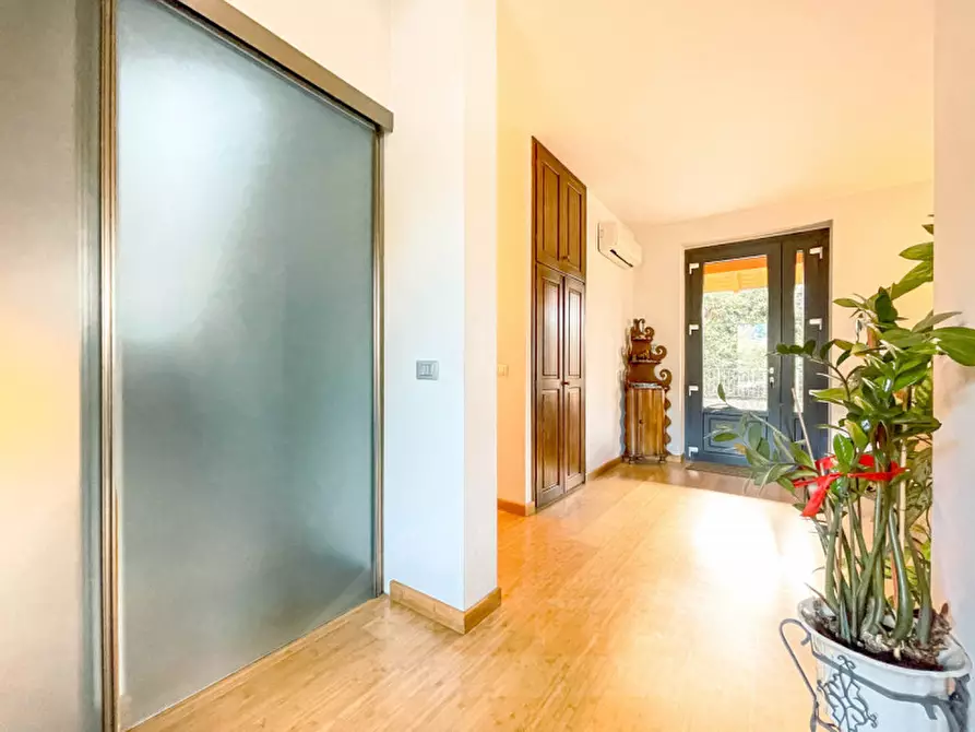 Immagine 30 di Villa in vendita  in Via Luigi Cadorna n.7 a Lesa