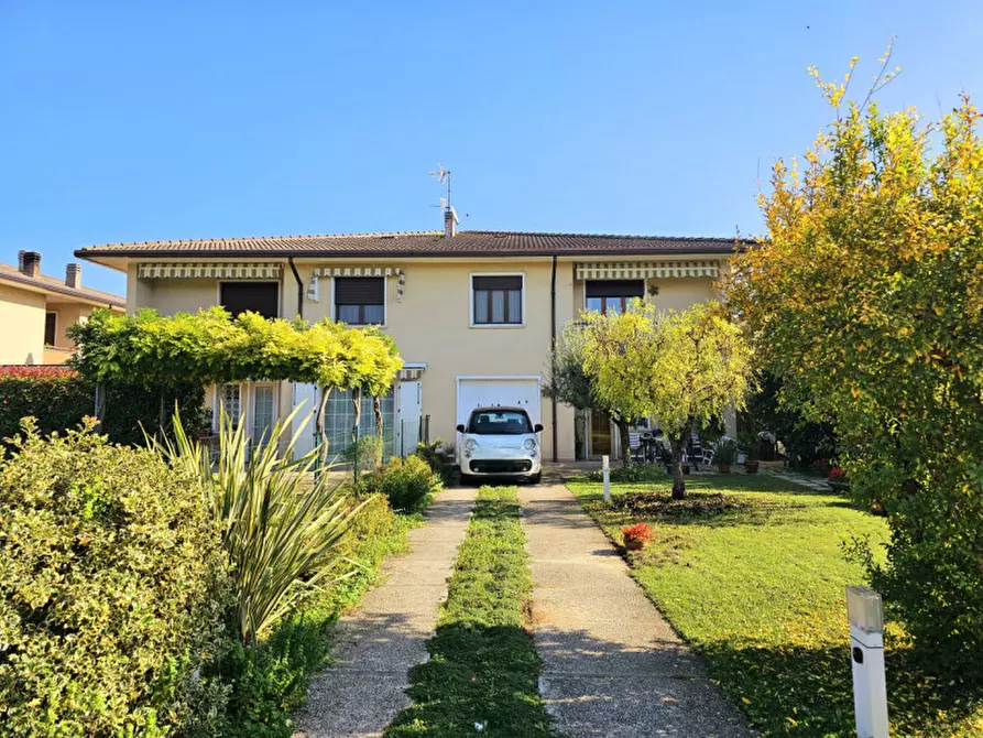 Immagine 1 di Casa bifamiliare in vendita  in VIA FRATELLI CERVI a Este