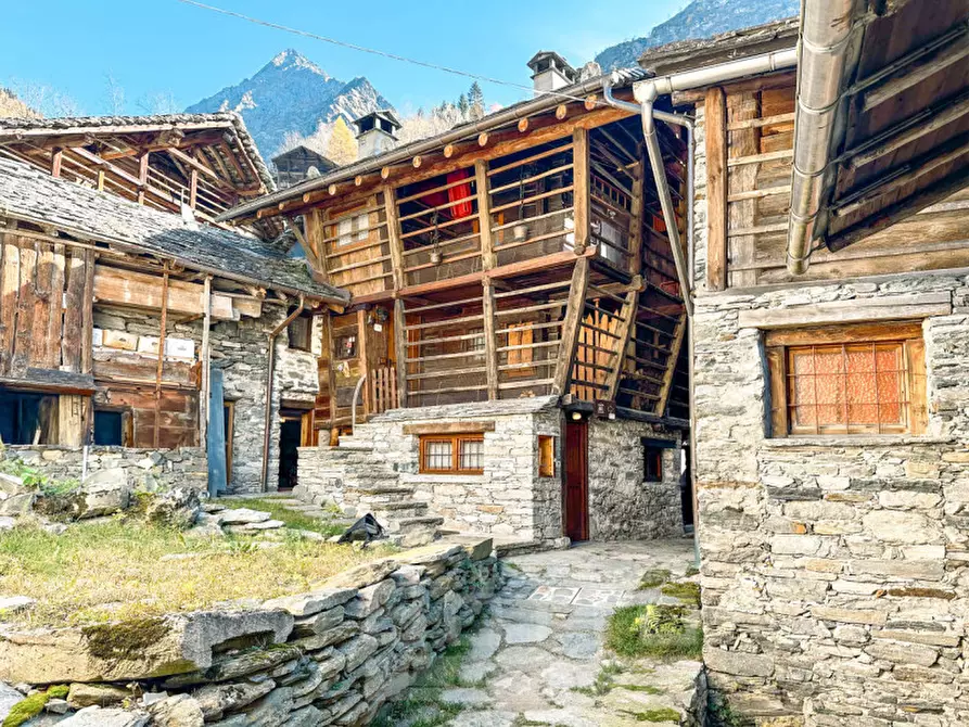 Immagine 1 di Casa bifamiliare in vendita  in frazione Pedemonte a Alagna Valsesia