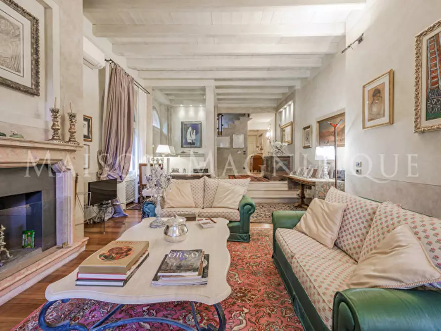 Immagine 3 di Villa in vendita  in via di barbiano a Bologna