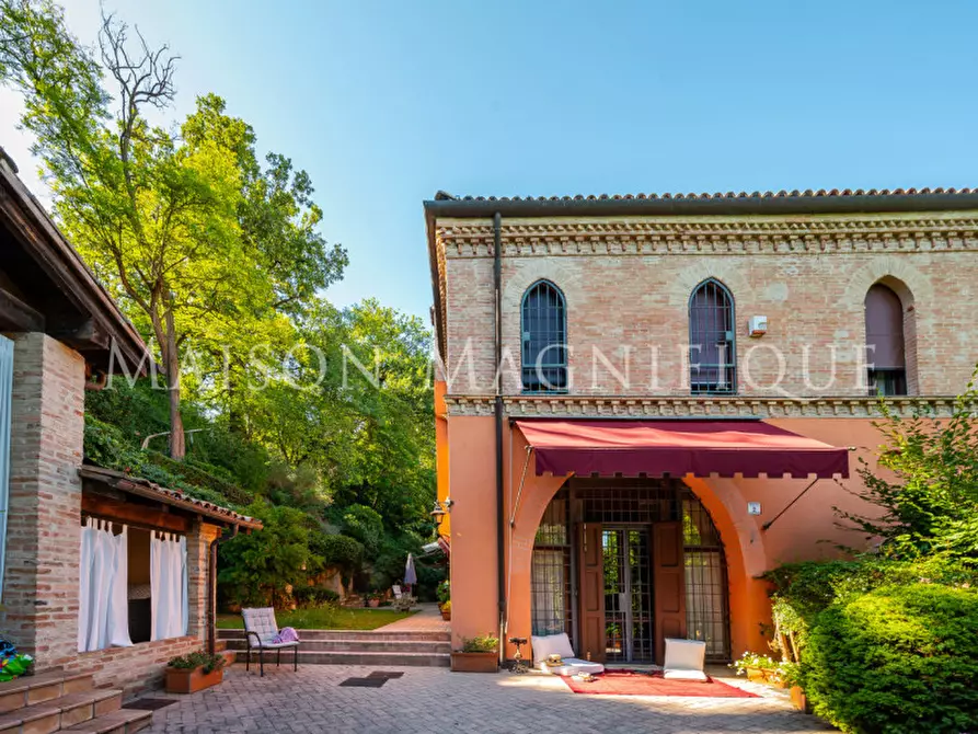 Immagine 8 di Villa in vendita  in via di barbiano a Bologna