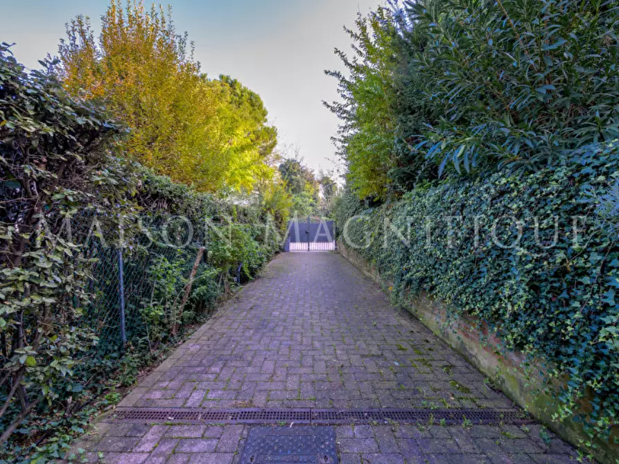 Immagine 13 di Villa in vendita  in via di barbiano a Bologna