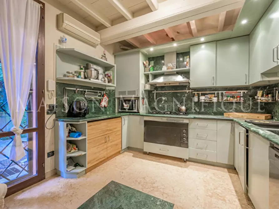 Immagine 25 di Villa in vendita  in via di barbiano a Bologna